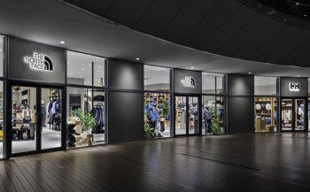 ゴールドウインの2026年3月期 第2四半期は増収減益に (画像はラゾーナ川崎の複合ショップ)