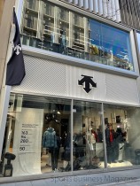 直営店の強化を進めるデサント。 写真は「DESCENTE KOBE」