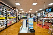 ゼビオホールディングスの2026年3月期は 微増収、減益に（画像は説明資料から抜粋）