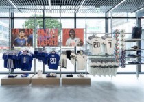 adidas AGの2026年12月期 第1四半期は増収増益に （画像は説明資料から抜粋）
