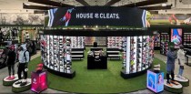 DICK'S SPORTING GOODS,INC.の2027年1月期 第1四半期はFoot Locker,Inc.の買収効果で 増収増益に（画像は説明資料から抜粋）。