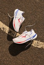 新ミッドソール搭載のランニングシューズ 「MIZUNO SKY PRIME」
